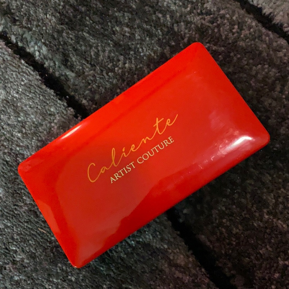Artist Couture Caliente palette